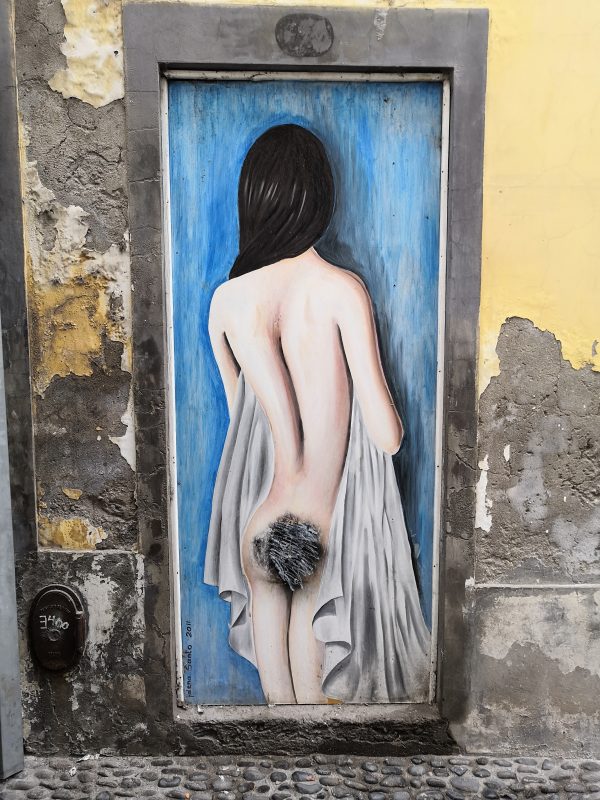 Artystyczne drzwi - w Funchal jest ich pełno